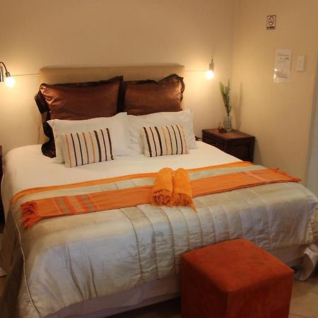 Lumley'S Place Guesthouse Pniel ภายนอก รูปภาพ