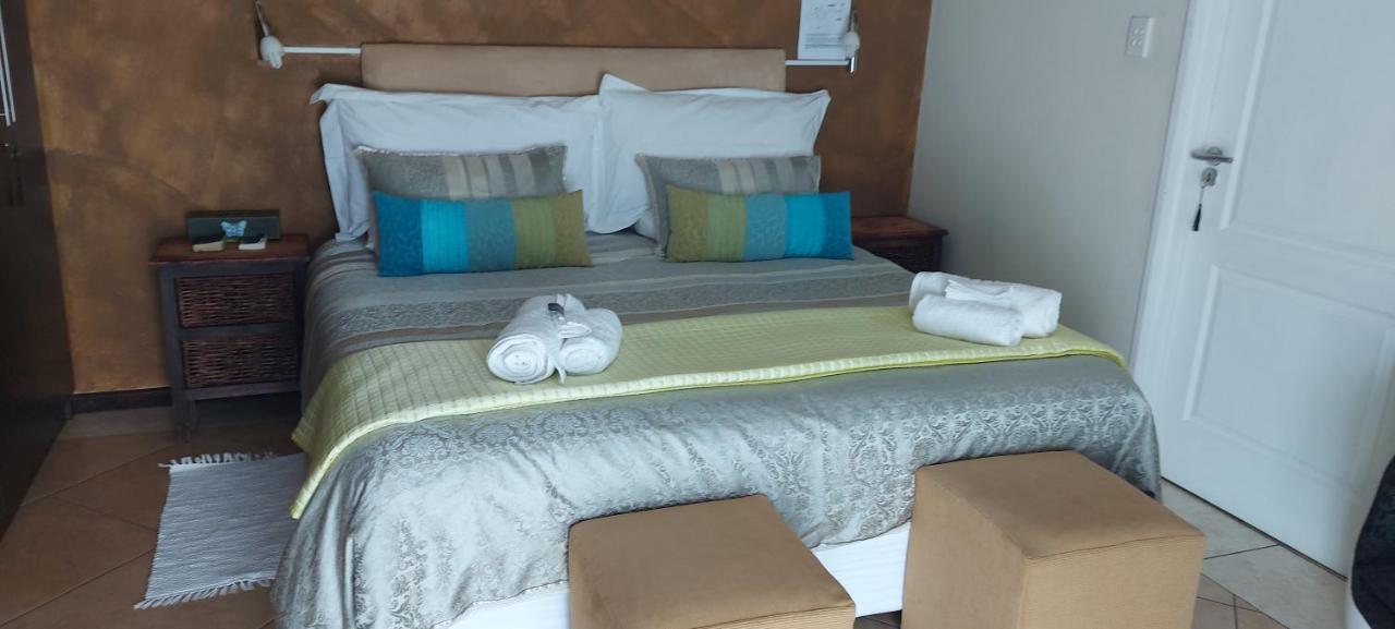 Lumley'S Place Guesthouse Pniel ภายนอก รูปภาพ