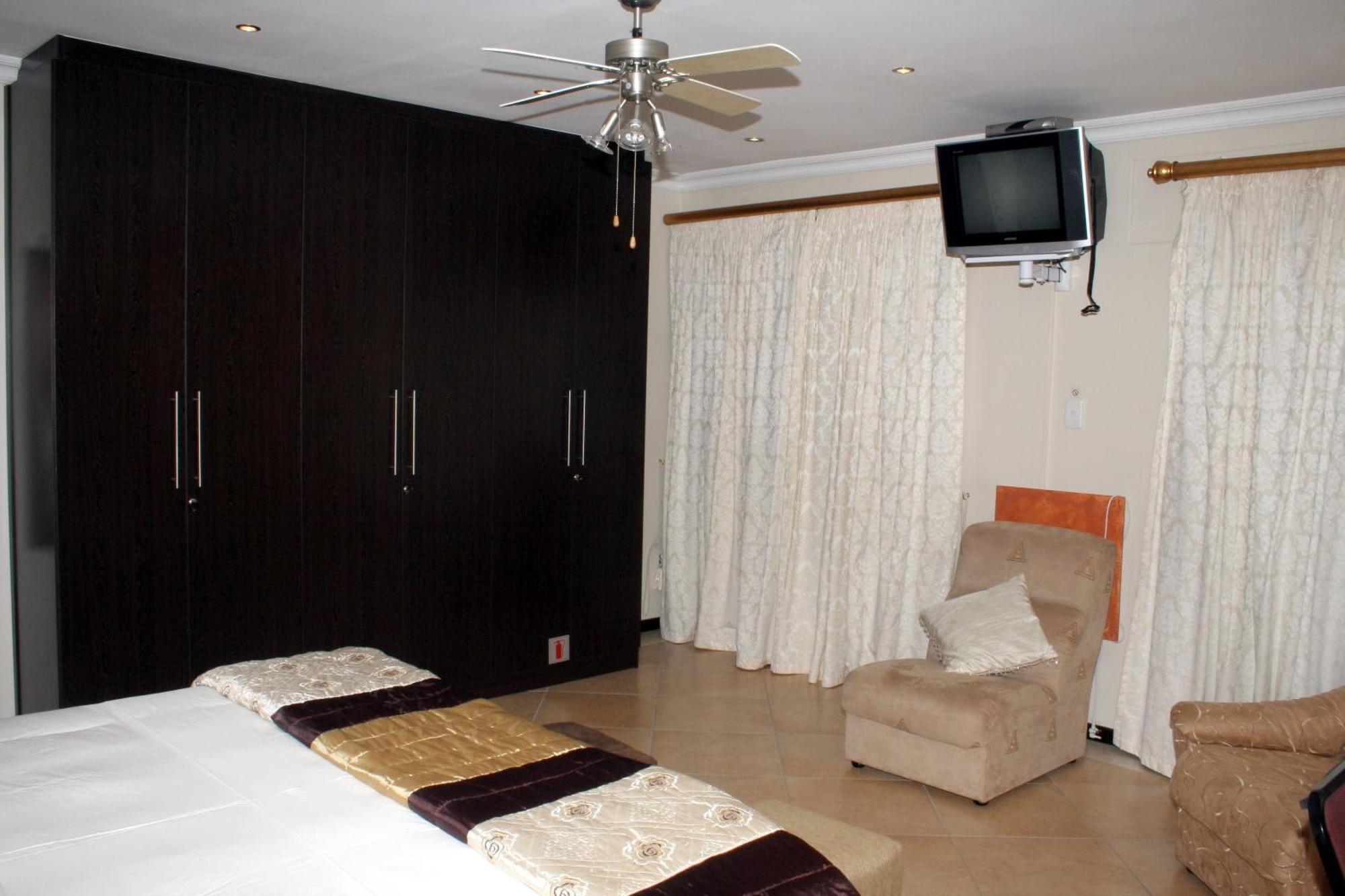 Lumley'S Place Guesthouse Pniel ภายนอก รูปภาพ