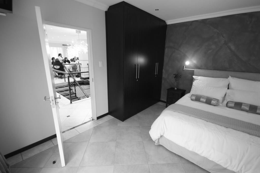 Lumley'S Place Guesthouse Pniel ภายนอก รูปภาพ