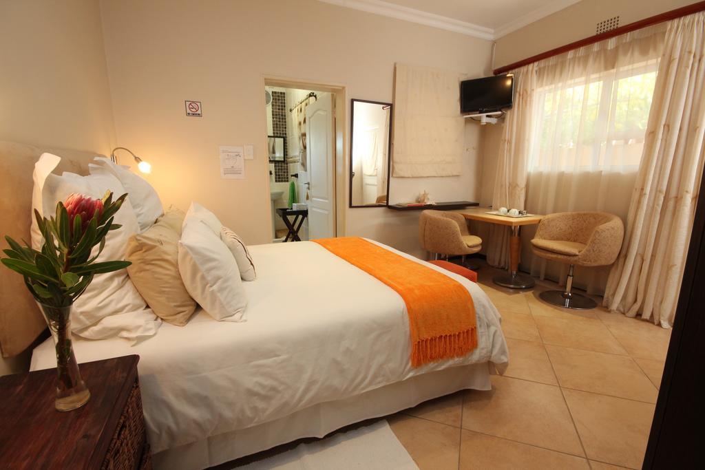 Lumley'S Place Guesthouse Pniel ภายนอก รูปภาพ