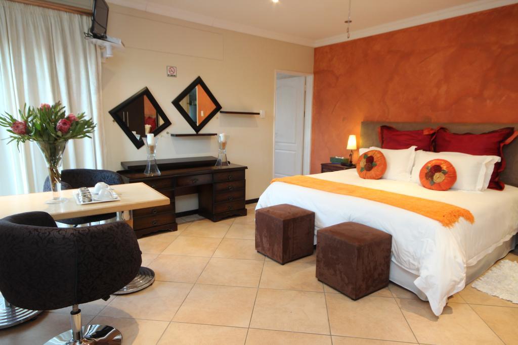 Lumley'S Place Guesthouse Pniel ภายนอก รูปภาพ