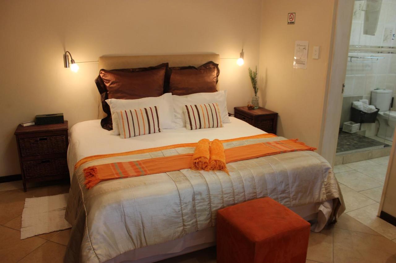 Lumley'S Place Guesthouse Pniel ภายนอก รูปภาพ