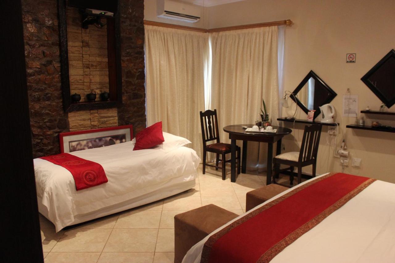 Lumley'S Place Guesthouse Pniel ภายนอก รูปภาพ